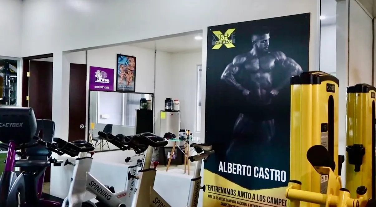 Press de hombro — piso de Xtreme Gym